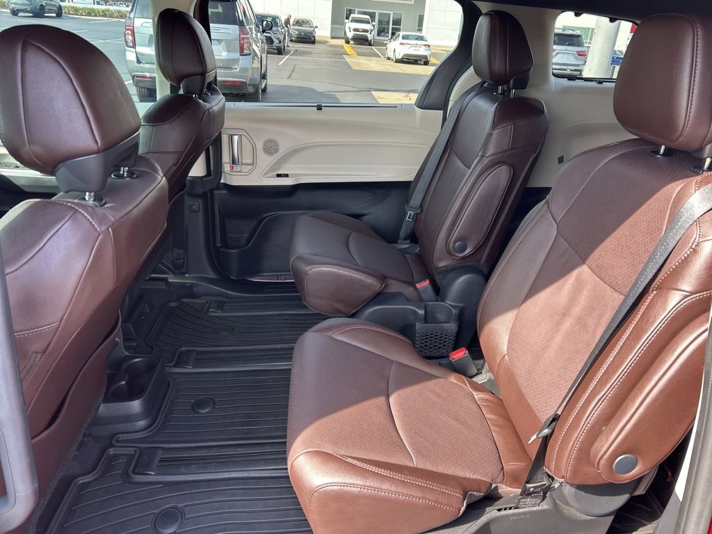 Used 2024 Toyota Sienna Platinum image 15