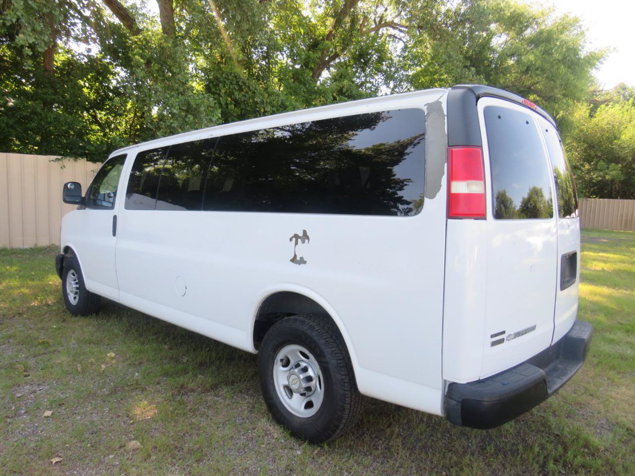 Used 2011 Chevrolet Express 3500 LS RWD image 7