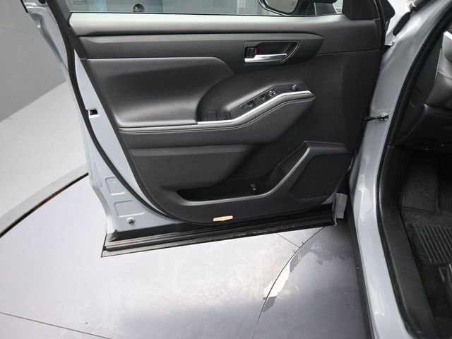 Used 2024 Toyota Highlander XLE image 20
