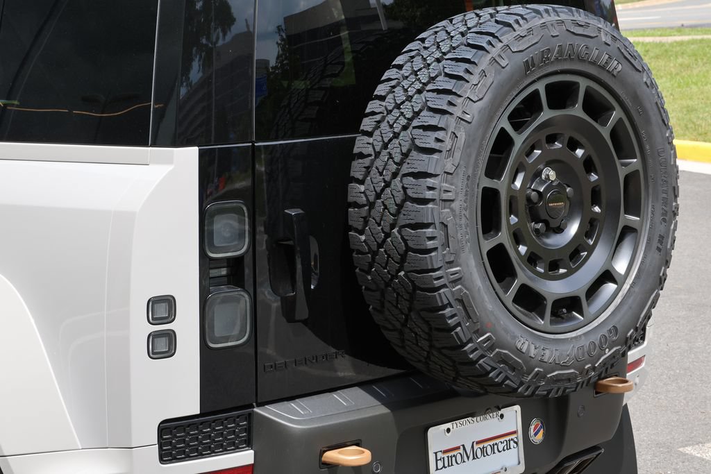 New 2026 Land Rover Defender 110 OCTA AWD/4WD image 10