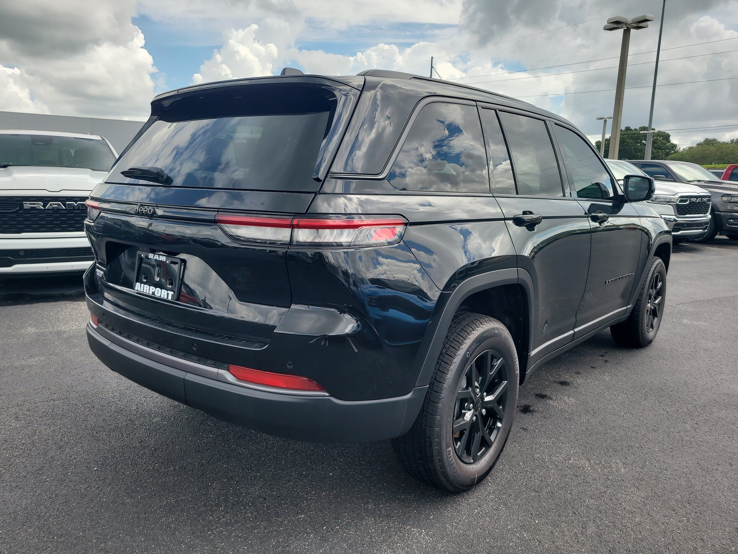 New 2026 Jeep Grand Cherokee Altitude RWD image 6