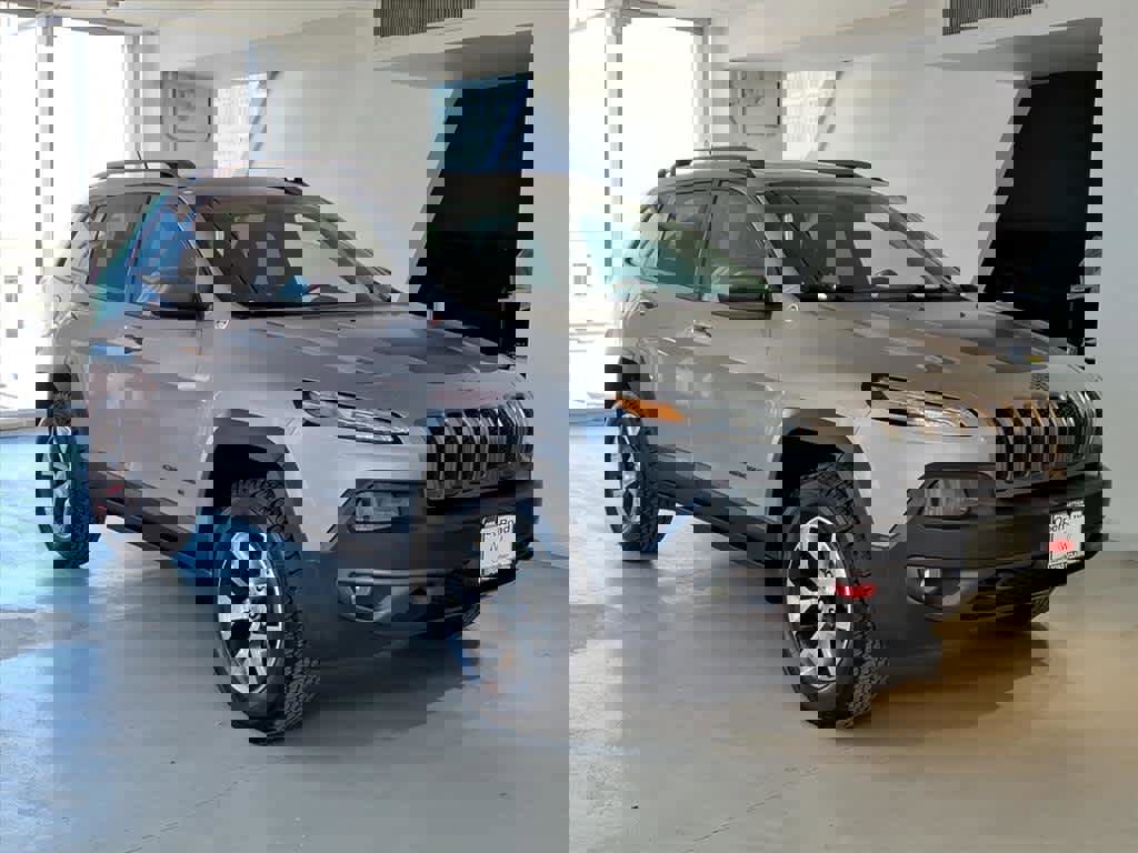 Used 2014 Jeep Cherokee Trailhawk w/ Comfort/Convenience Group image 3