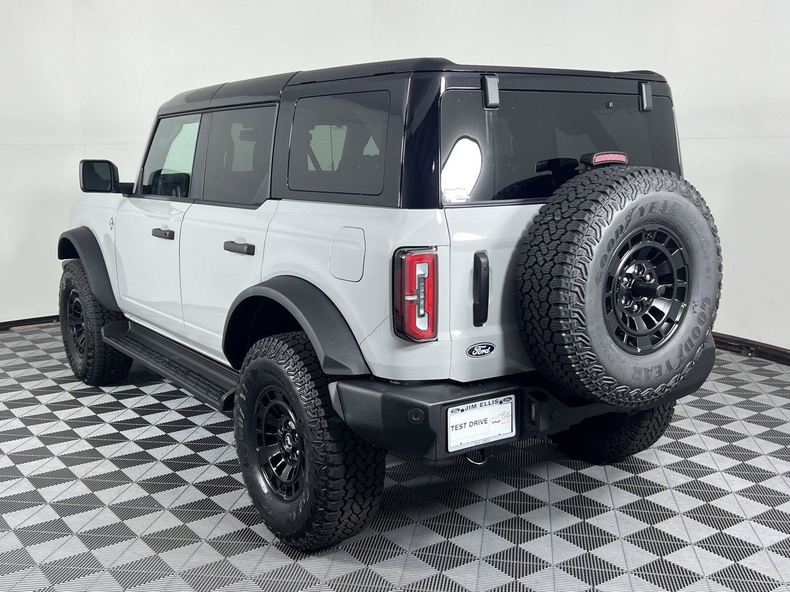 New 2026 Ford Bronco Outer Banks w/ Sasquatch Package AWD/4WD image 4