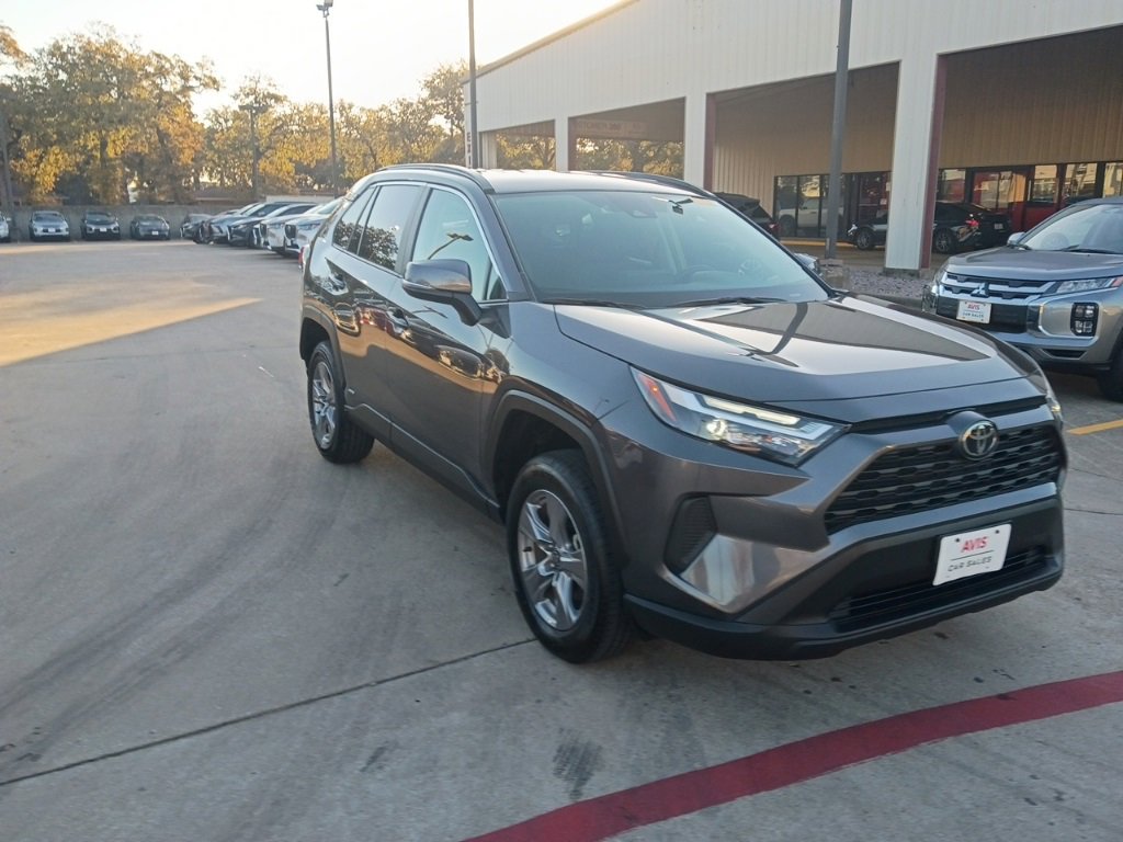 Used 2025 Toyota RAV4 XLE image 6