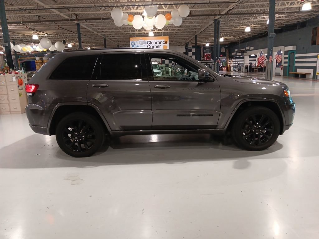 Used 2020 Jeep Grand Cherokee Altitude AWD/4WD image 10
