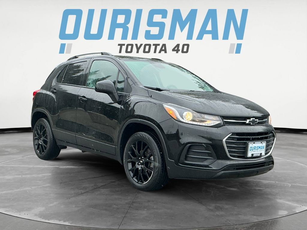 Used 2022 Chevrolet Trax LT w/ Midnight Edition image 1