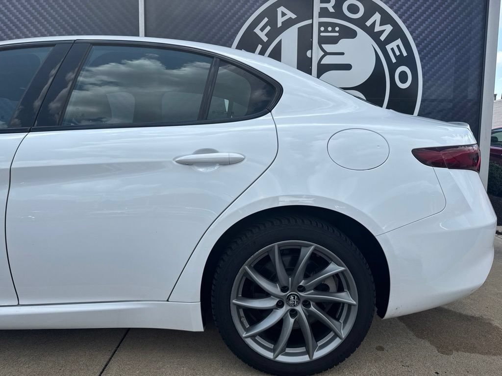 Used 2022 Alfa Romeo Giulia Ti AWD/4WD image 13