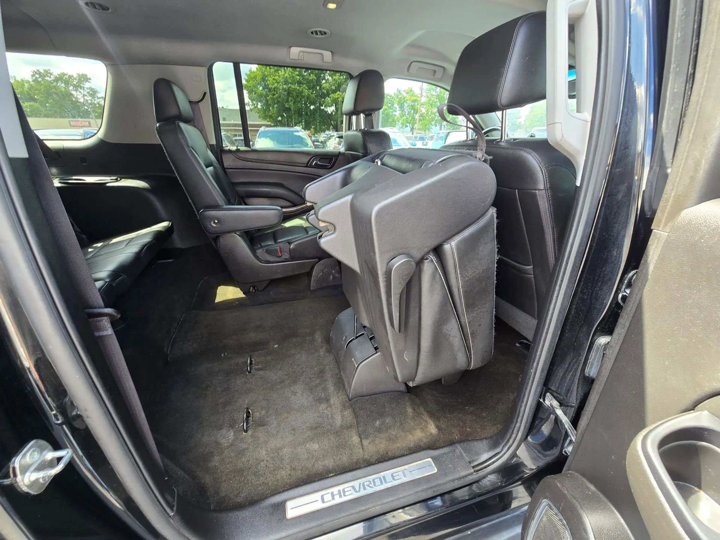 Used 2017 Chevrolet Suburban LT image 18