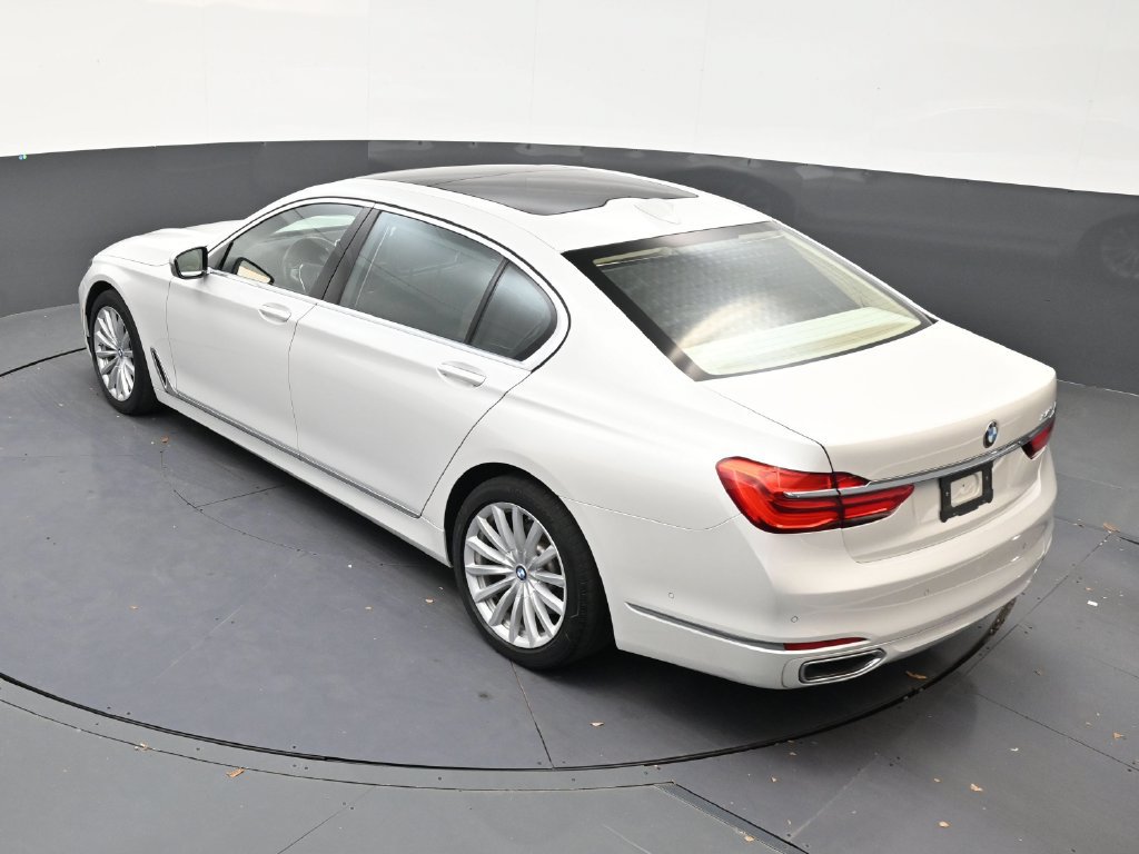 Used 2019 BMW 740i w/ Executive Package RWD image 12