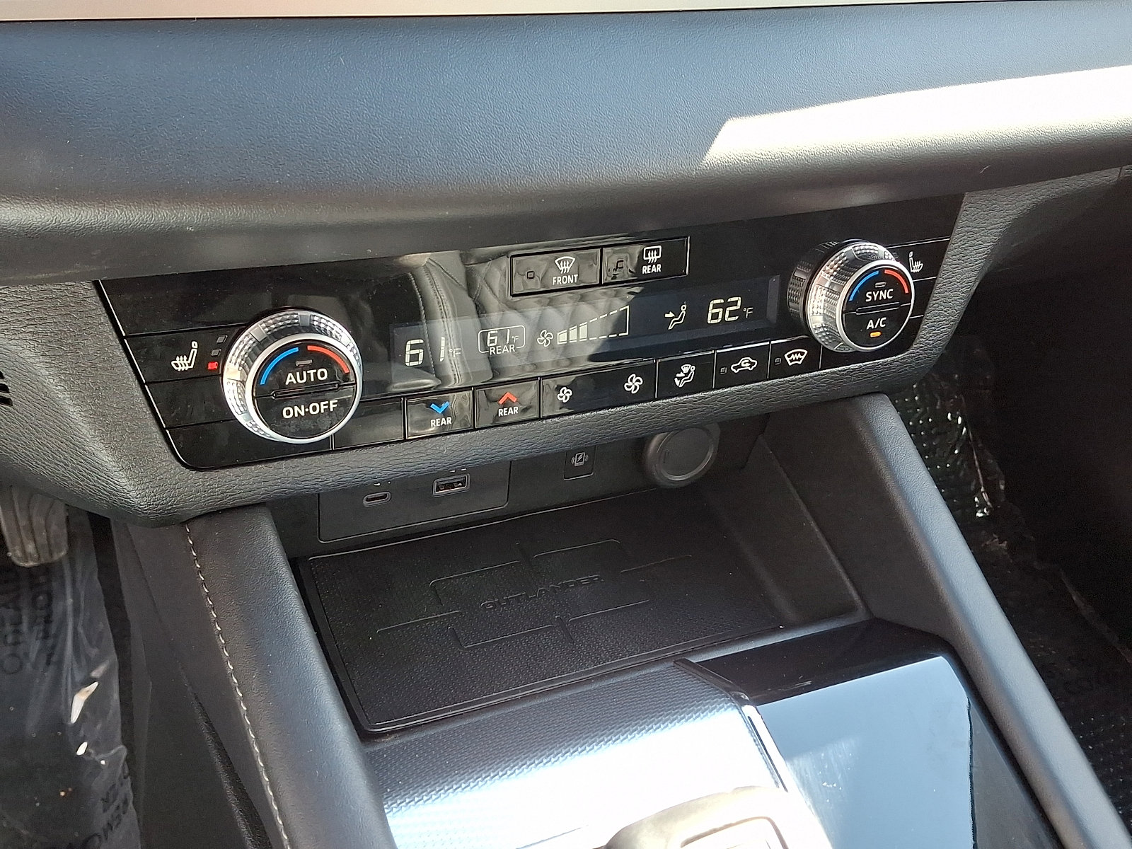 Used 2024 Mitsubishi Outlander SEL image 16