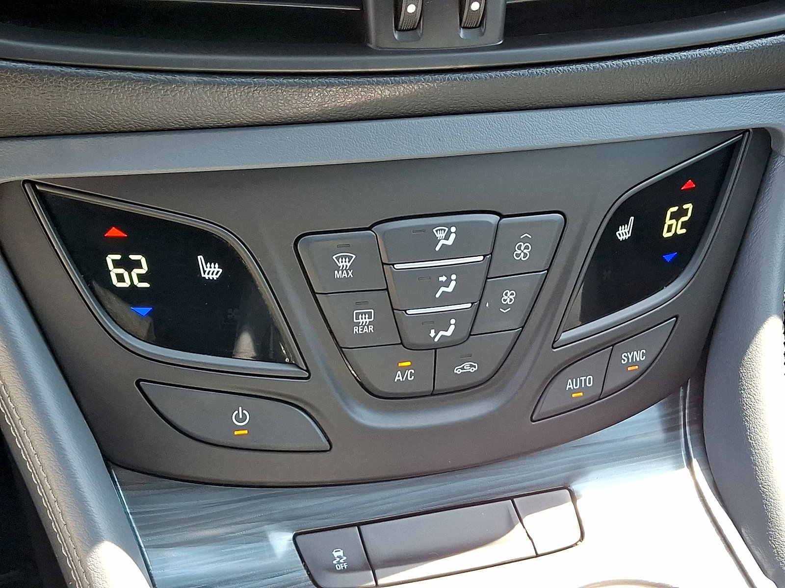 Used 2019 Buick Envision Premium AWD/4WD image 16