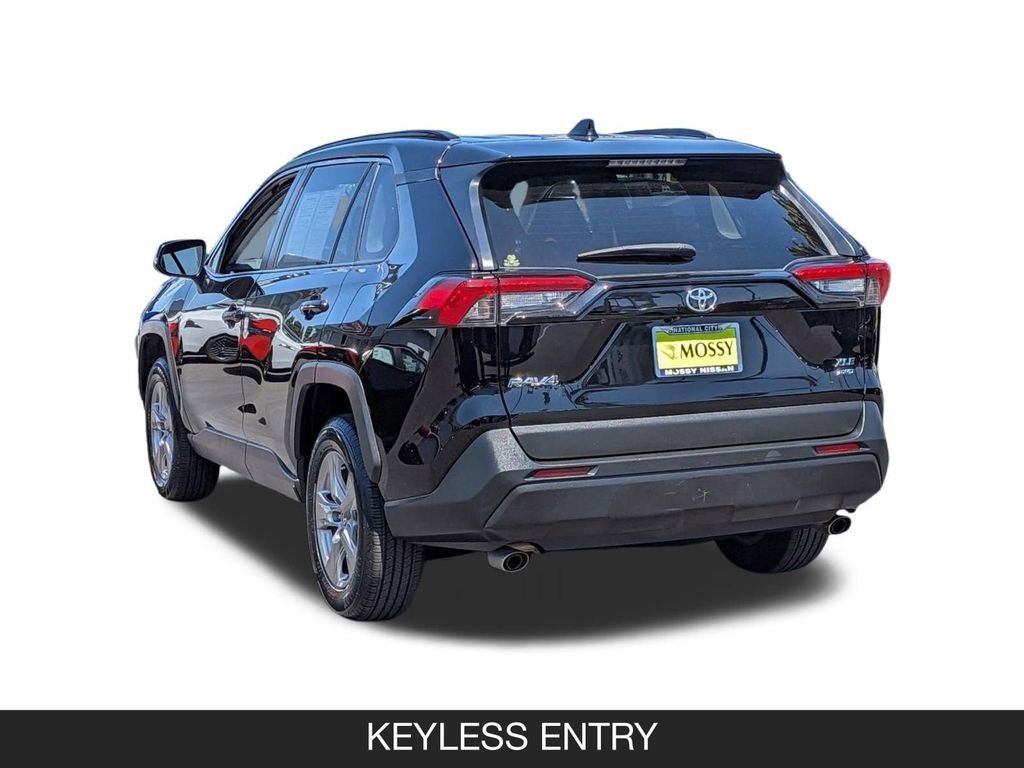 Used 2024 Toyota RAV4 XLE AWD/4WD image 7