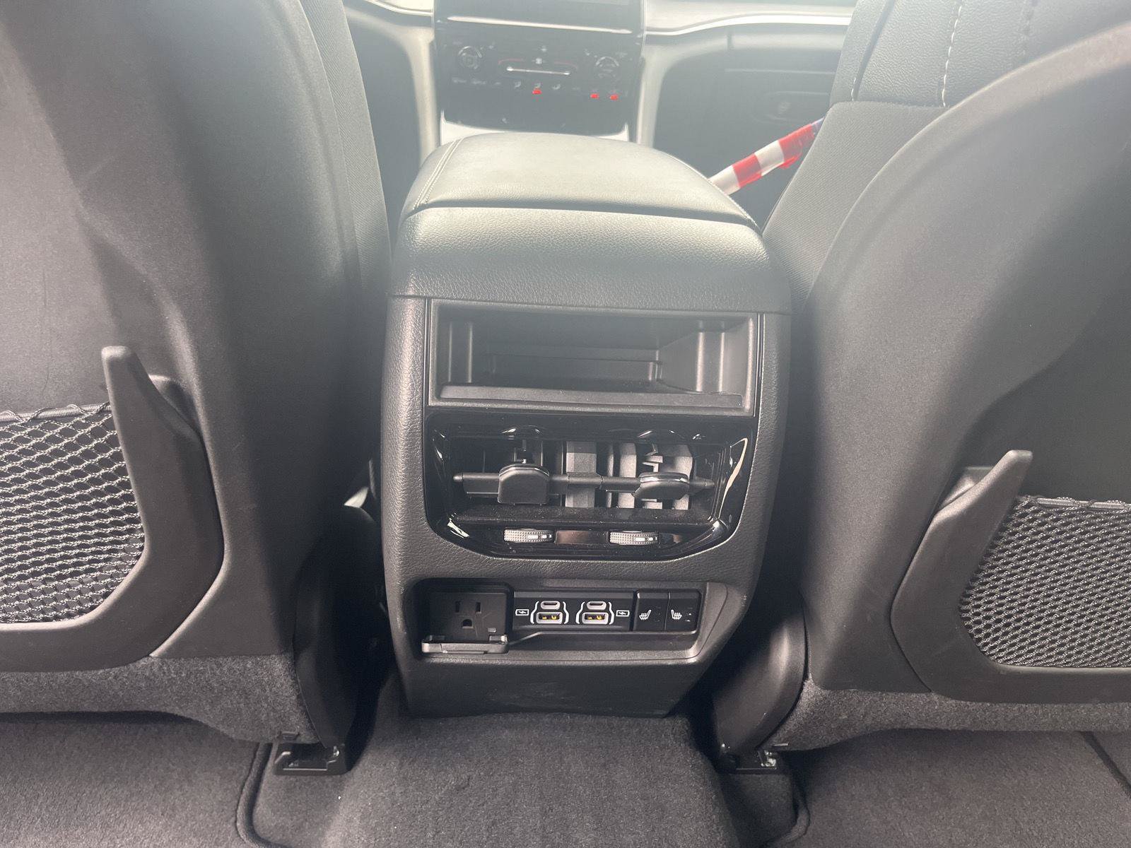 Used 2024 Jeep Grand Cherokee Limited AWD/4WD image 30