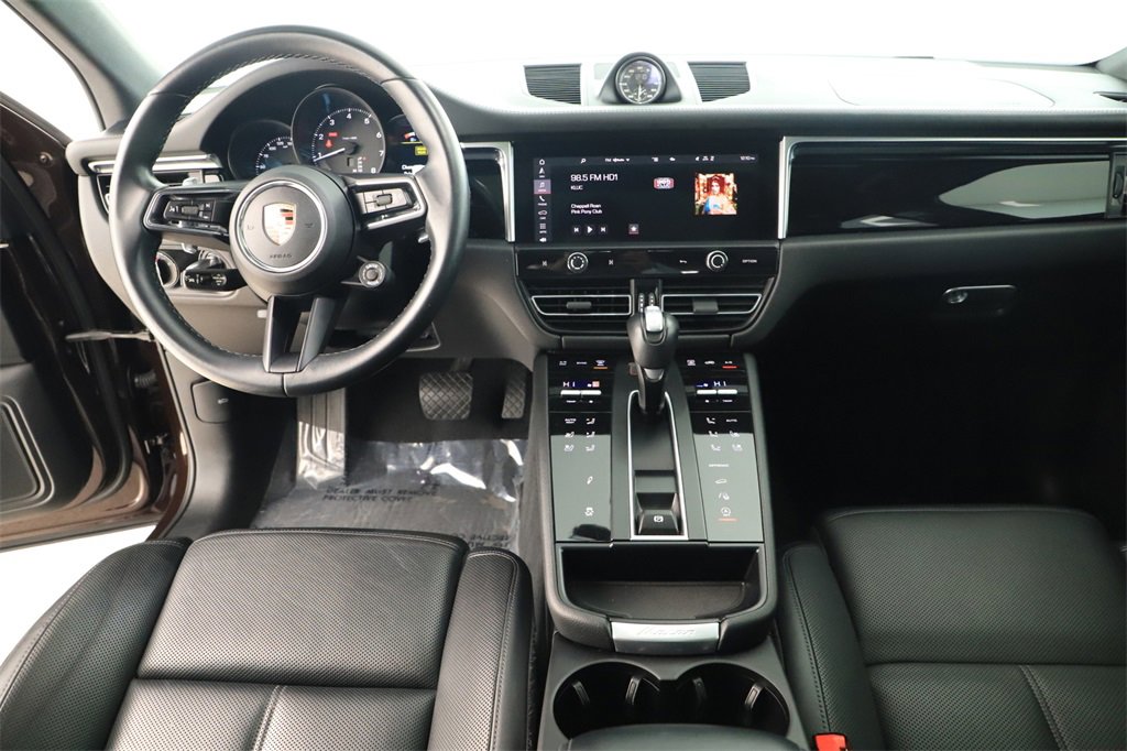 Used 2023 Porsche Macan Turbo image 18