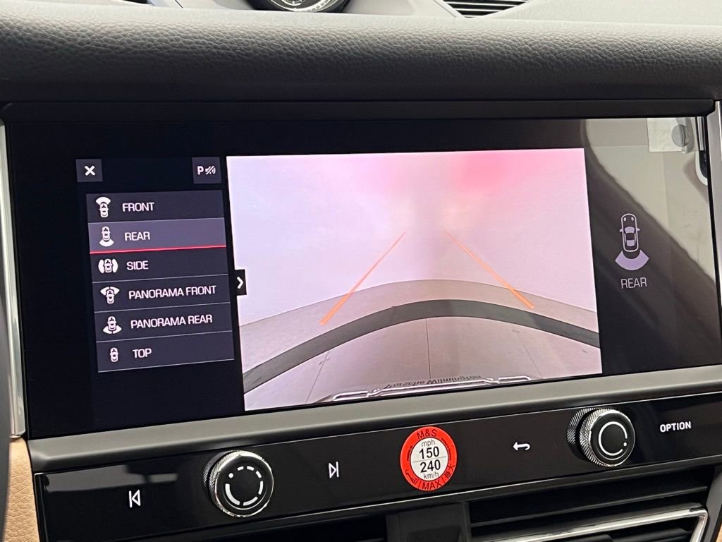 Certified 2025 Porsche Macan image 15