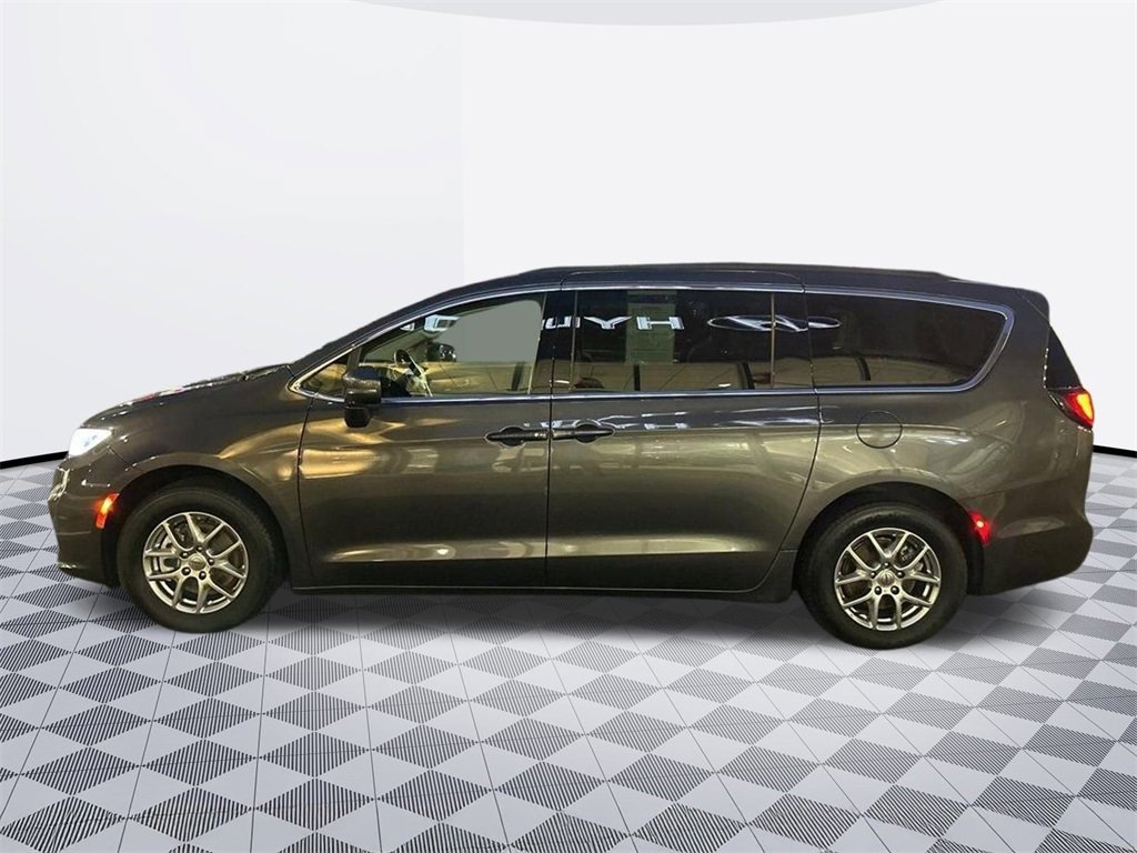 Used 2021 Chrysler Pacifica Touring image 15