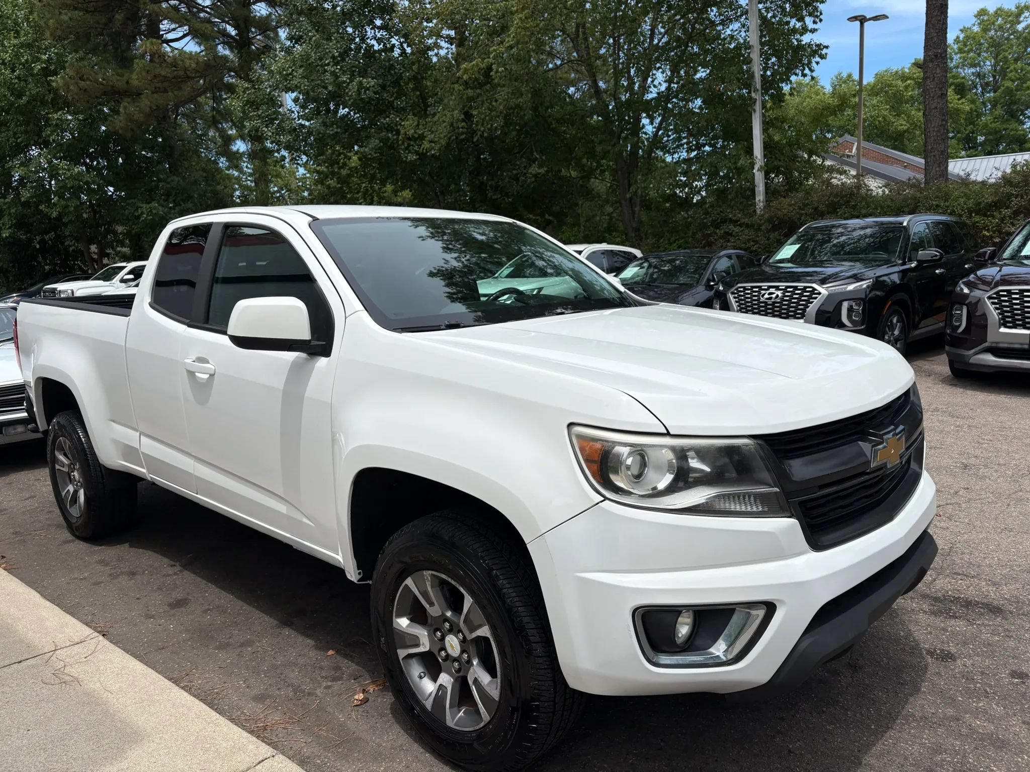 Used 2016 Chevrolet Colorado Z71 AWD/4WD image 4
