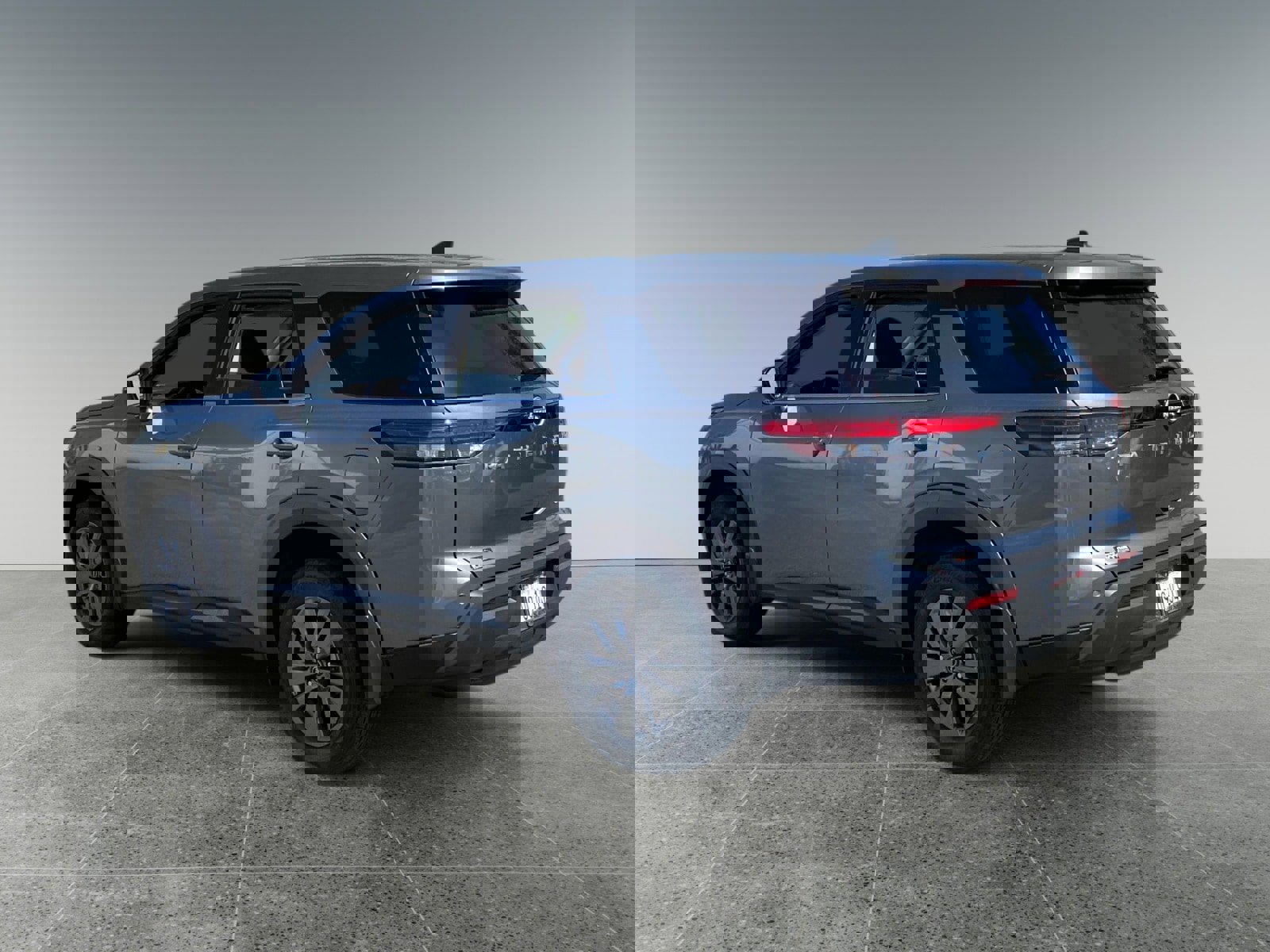 Used 2025 Nissan Pathfinder S image 3