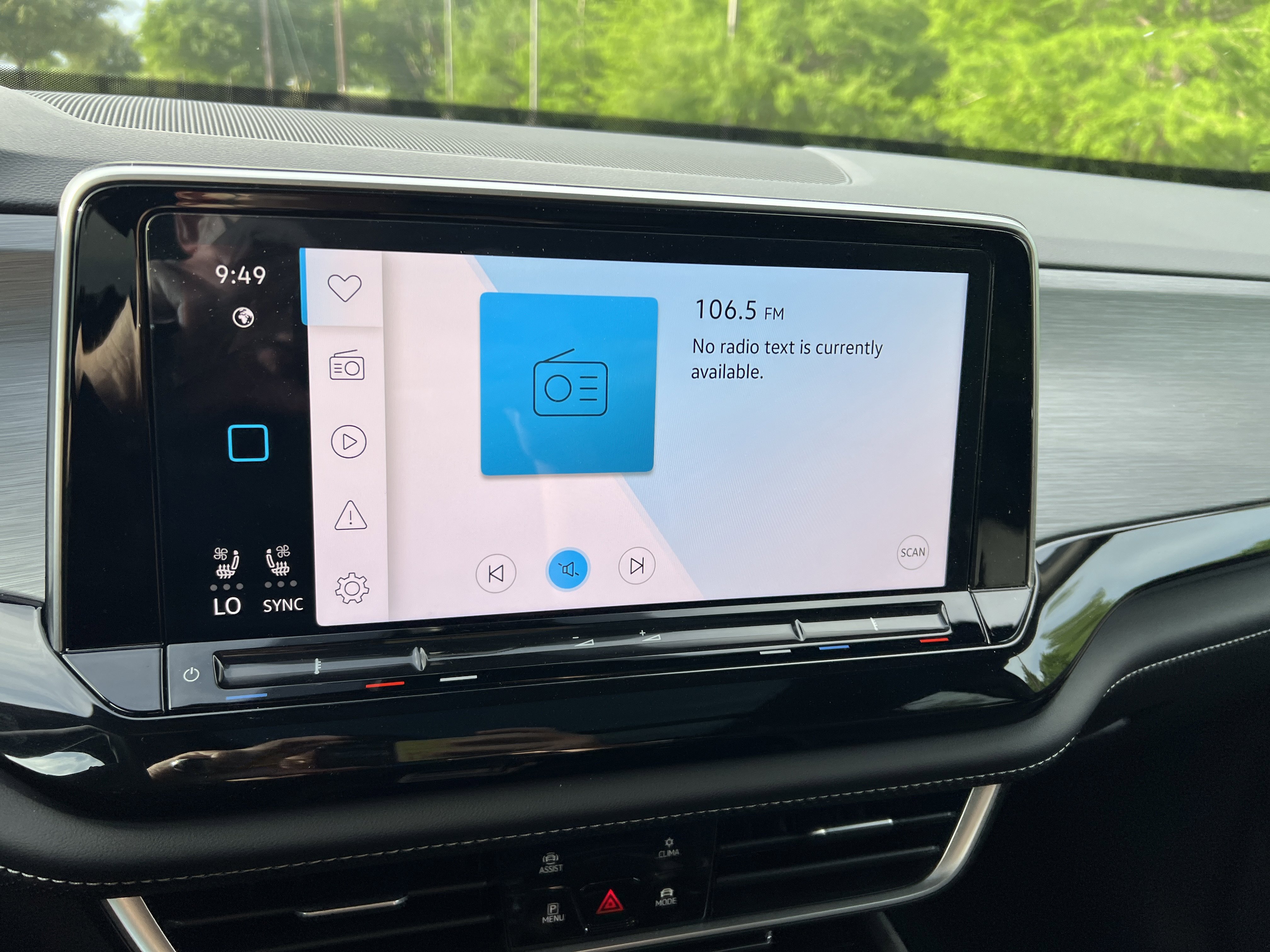 Certified 2025 Volkswagen Atlas Cross Sport SE w/ Panoramic Sunroof Package FWD image 21