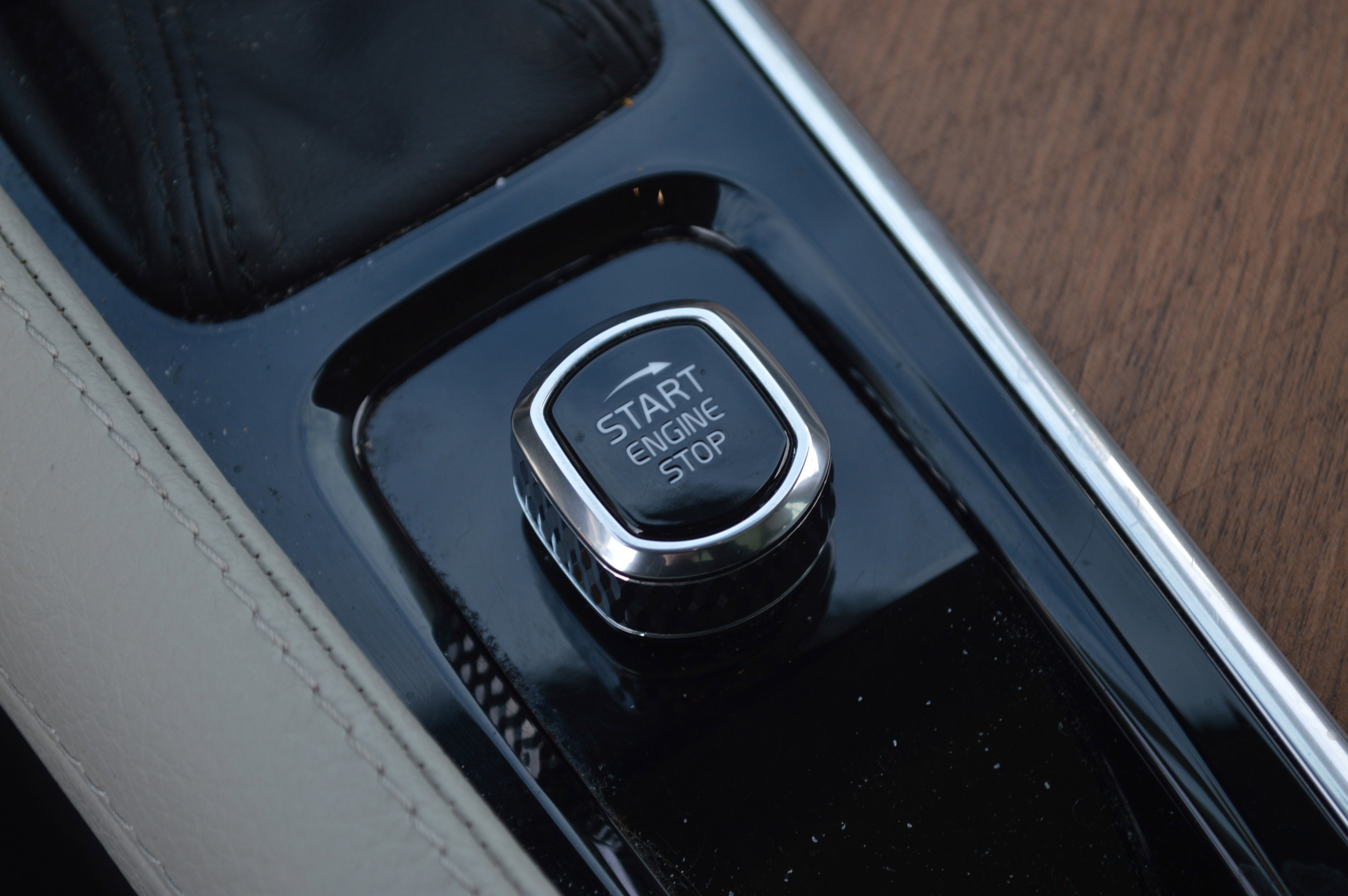 Used 2022 Volvo XC90 T6 Momentum w/ Advanced Package image 27