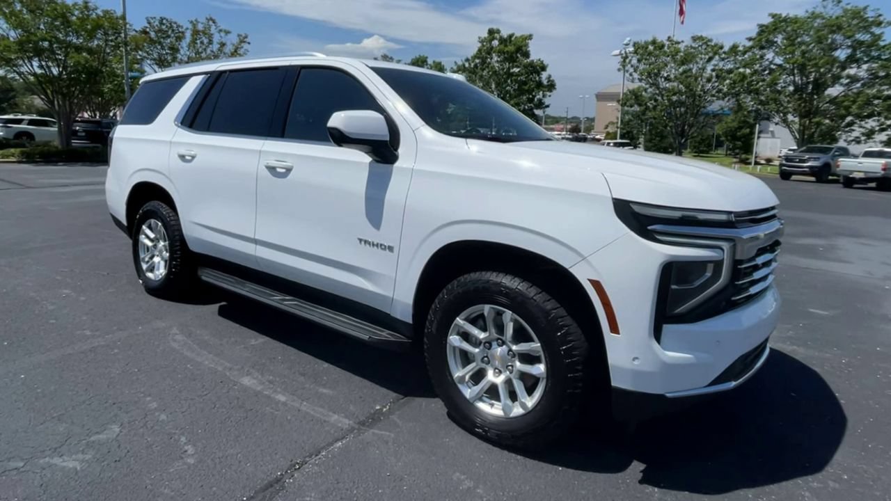 Used 2025 Chevrolet Tahoe LT RWD image 2