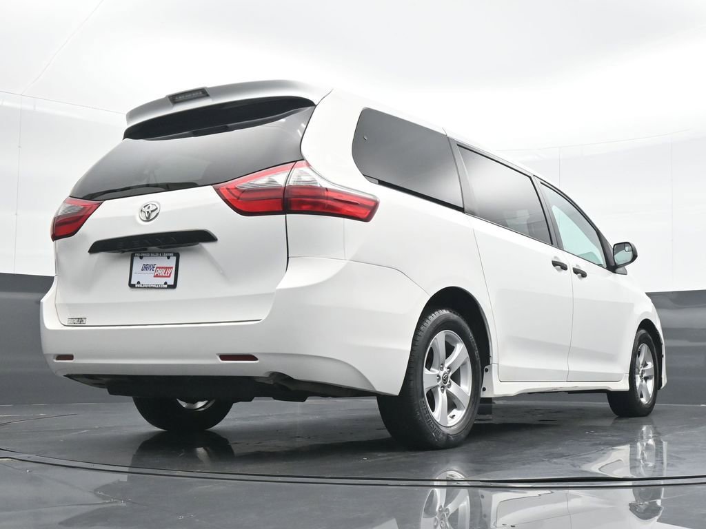 Used 2020 Toyota Sienna L FWD image 20