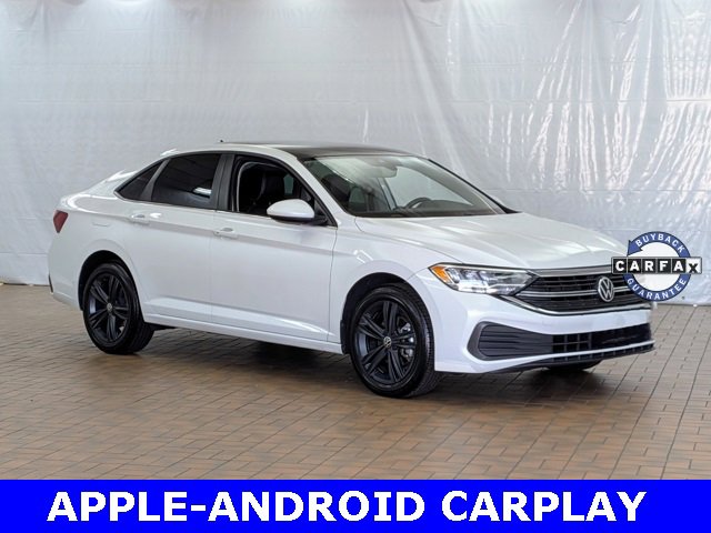 Used 2022 Volkswagen Jetta SE w/ Panoramic Sunroof Package