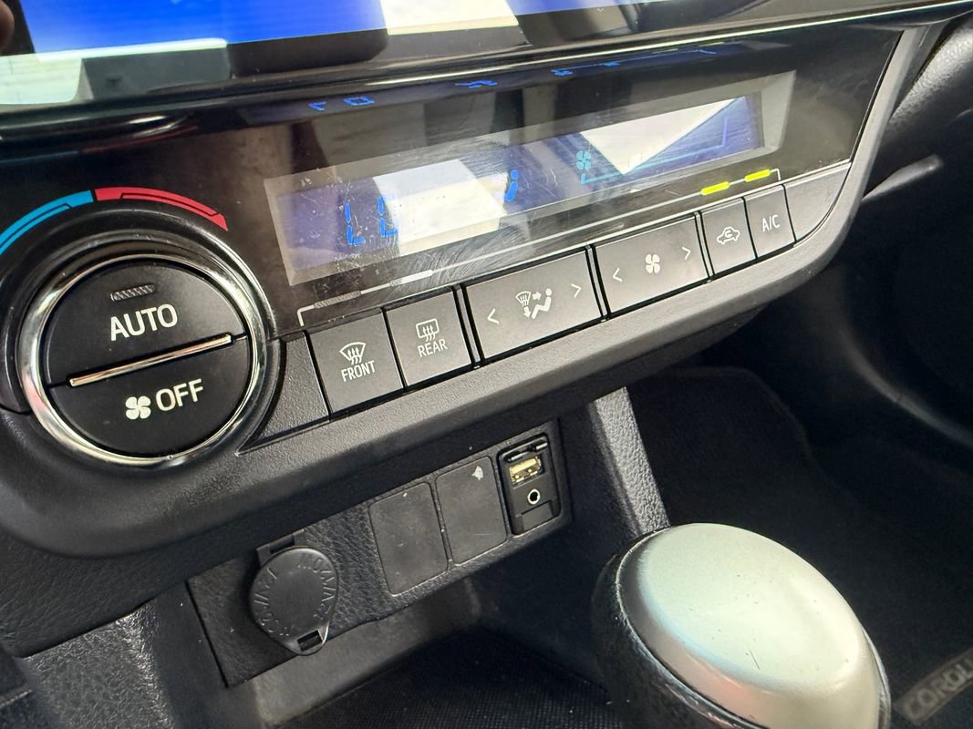 Used 2014 Toyota Corolla LE FWD image 38