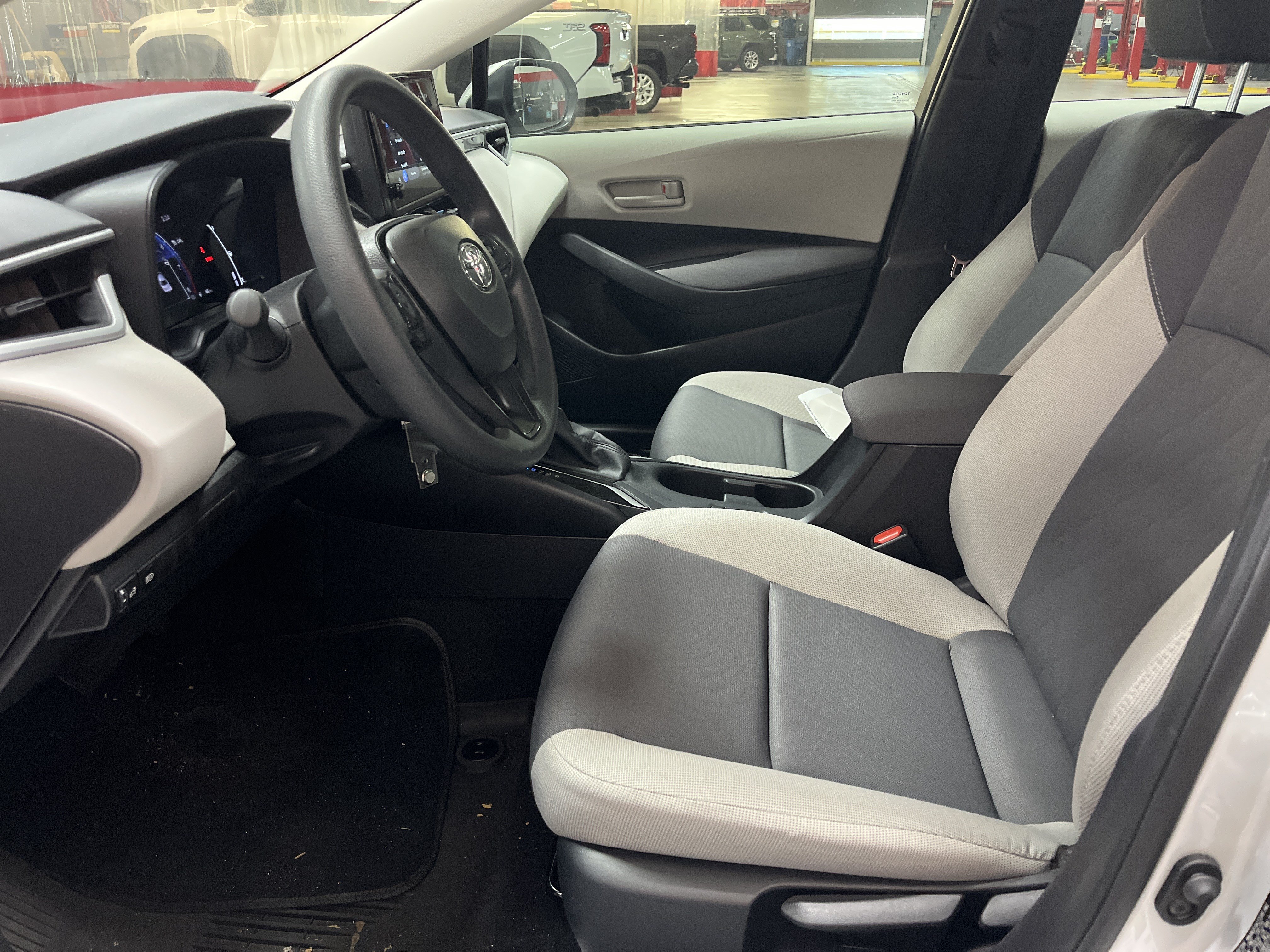 Used 2026 Toyota Corolla LE FWD image 6