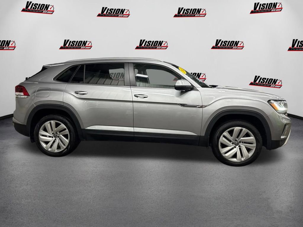 Used 2022 Volkswagen Atlas Cross Sport SE image 4