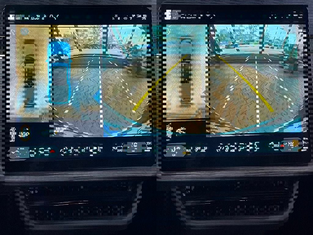 Used 2022 Rivian R1T Adventure image 32