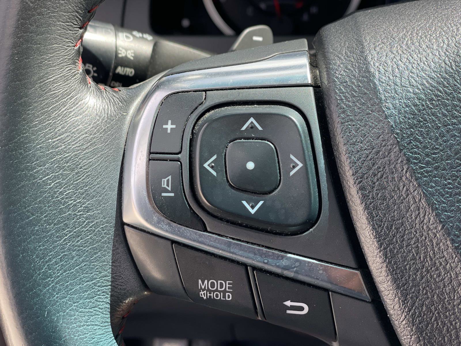 Used 2017 Toyota Camry XSE w/ Moonroof Package FWD image 5