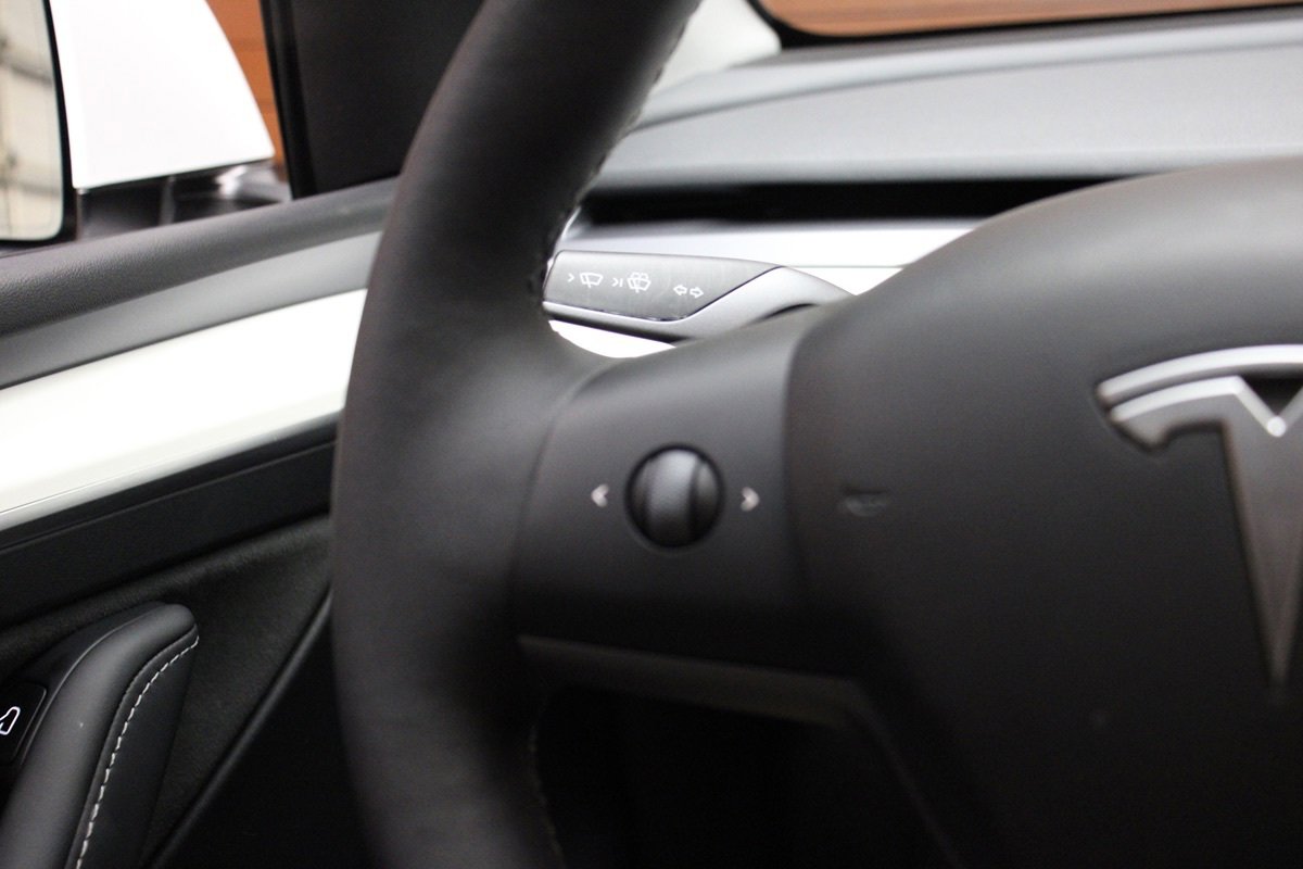 Used 2023 Tesla Model Y Long Range image 38