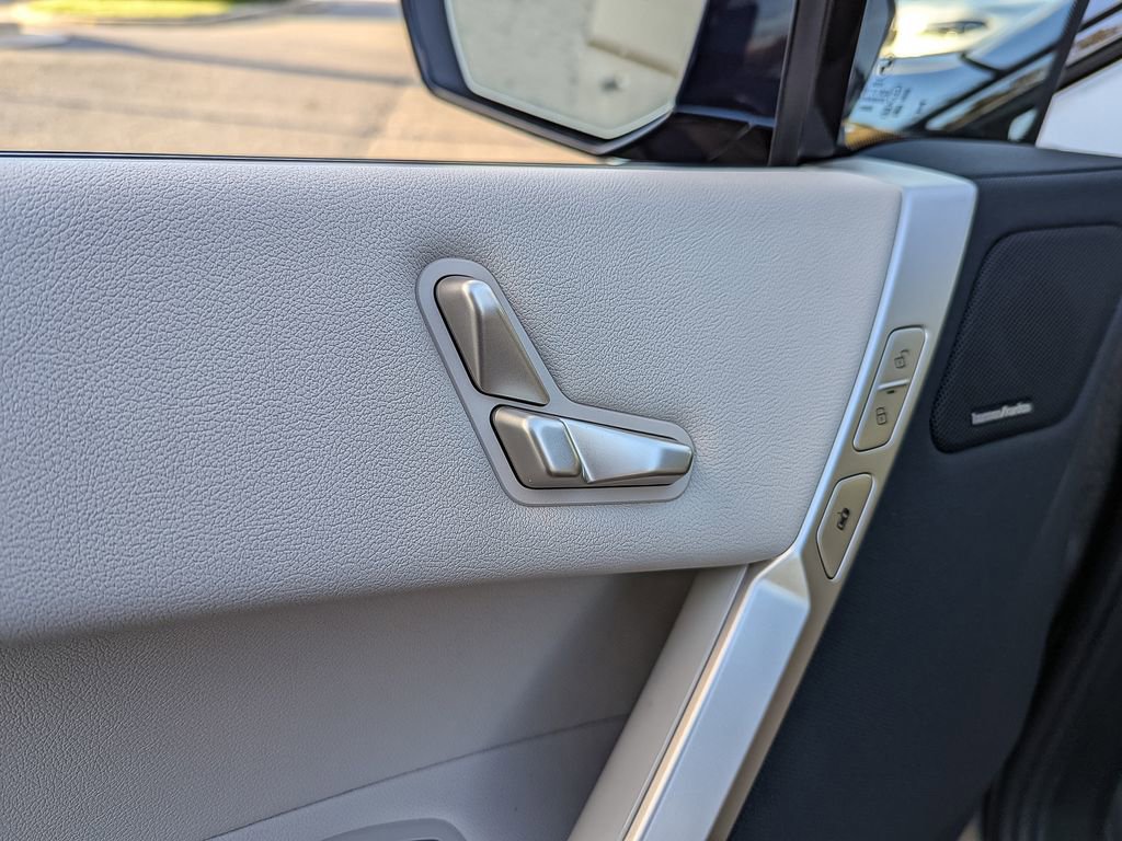 Used 2026 BMW iX xDrive60 w/ Premium Package image 10