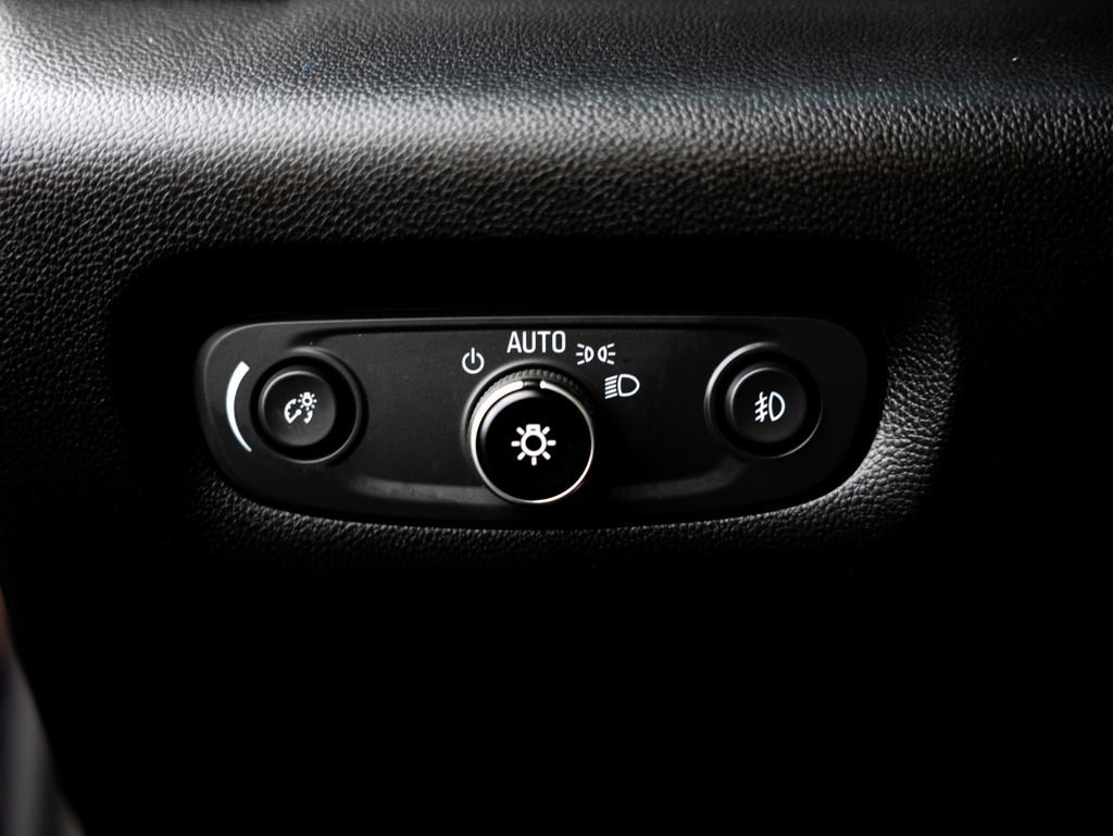 Used 2021 Chevrolet Traverse LT FWD image 26