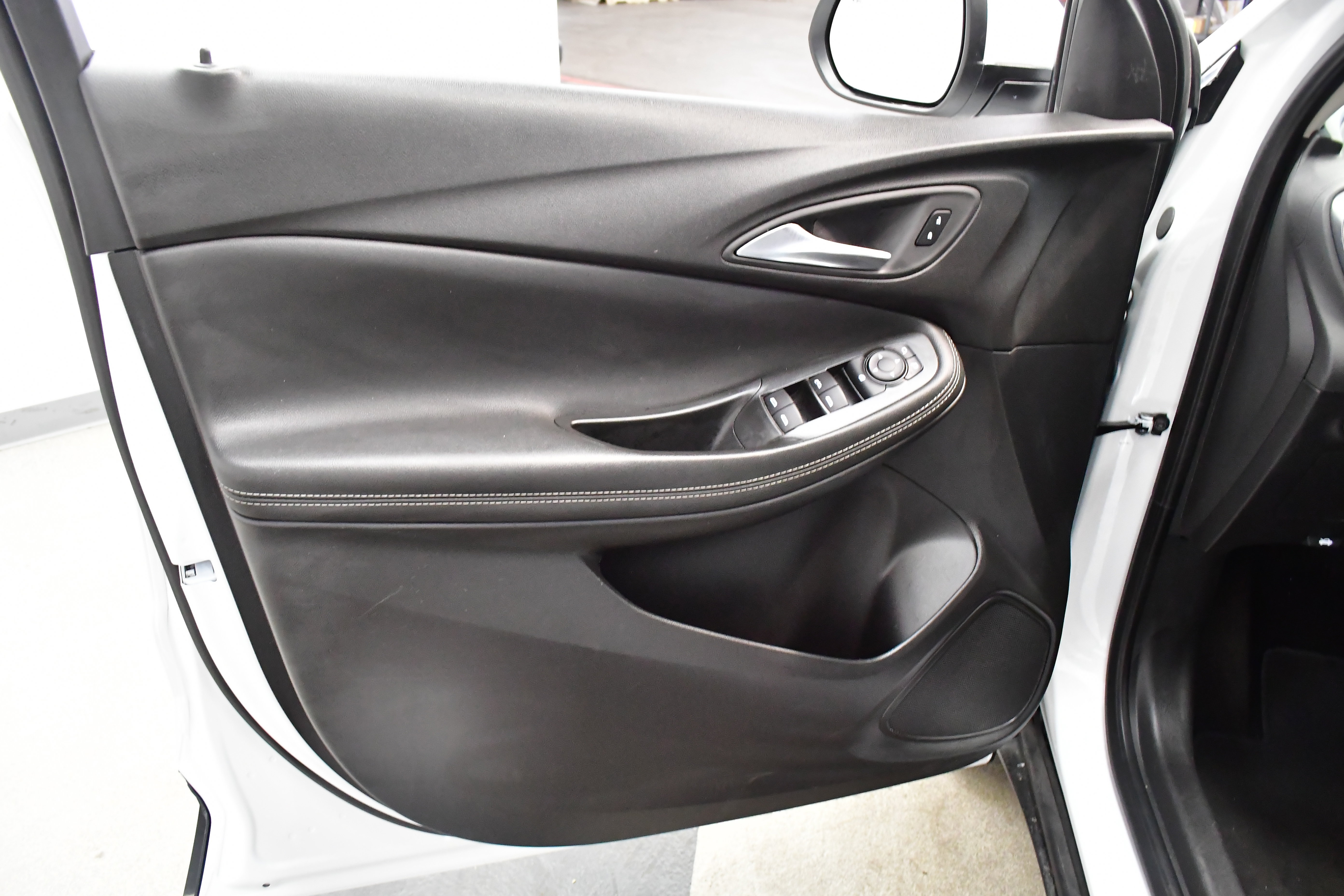 Used 2025 Buick Encore GX Preferred AWD/4WD image 17