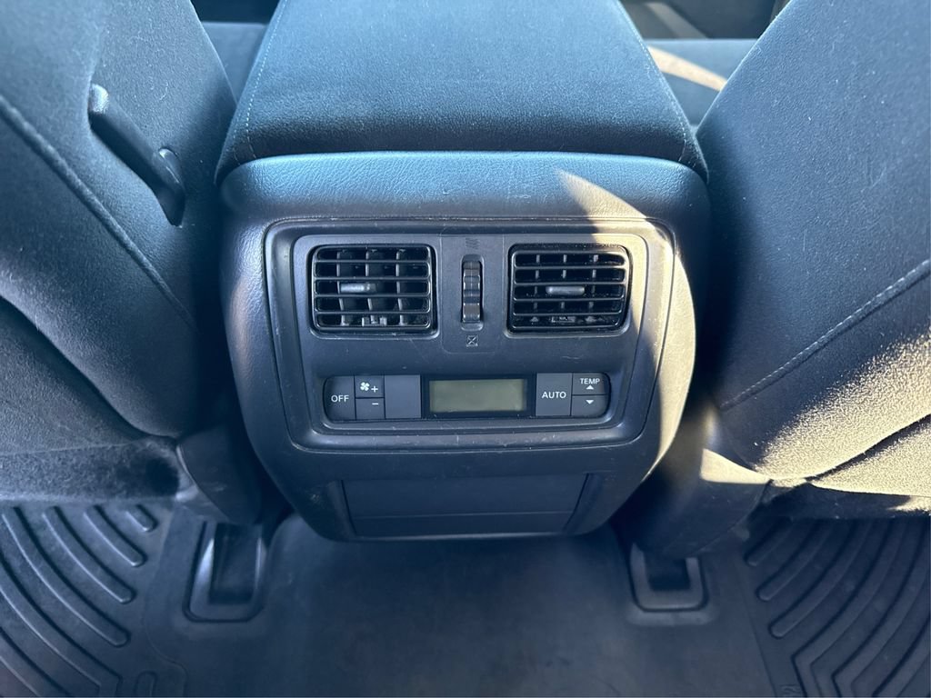 Used 2015 Nissan Pathfinder SV AWD/4WD image 33