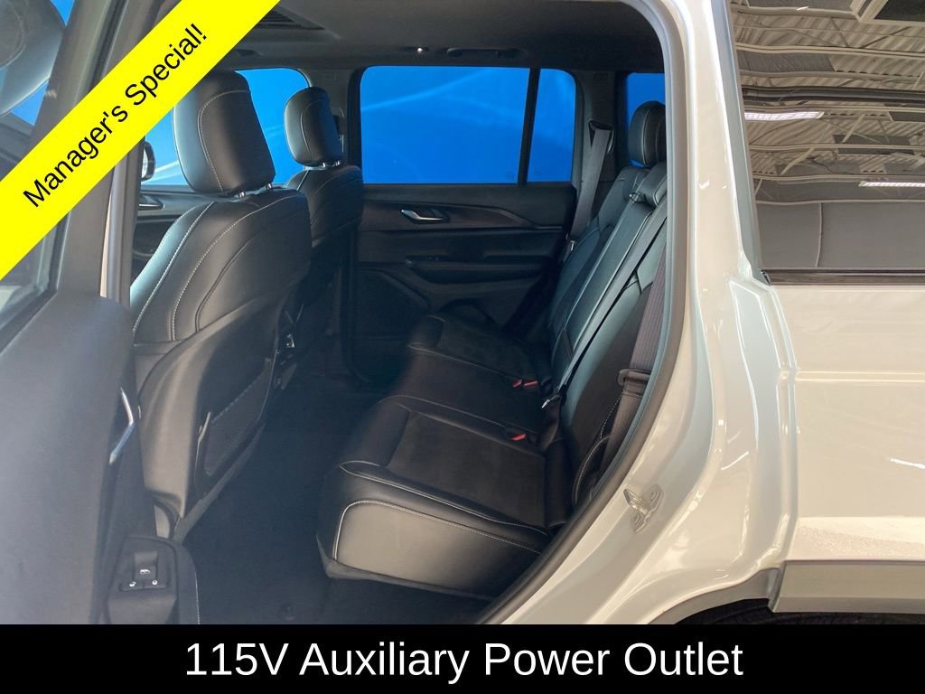 Used 2024 Jeep Grand Cherokee Altitude image 11