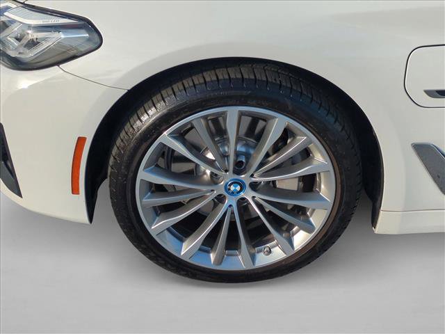 Used 2023 BMW 530e w/ Premium Package image 25