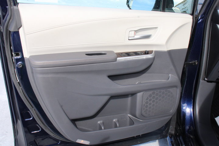 Certified 2024 Toyota Sienna XLE image 10