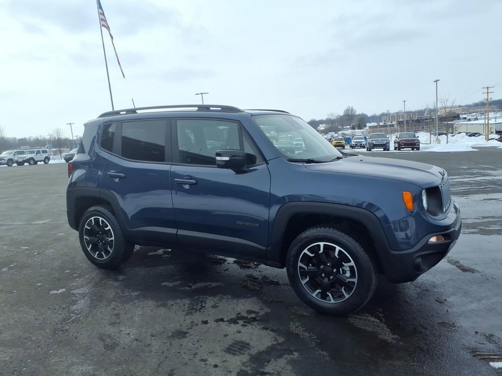Used 2023 Jeep Renegade Latitude AWD/4WD image 6