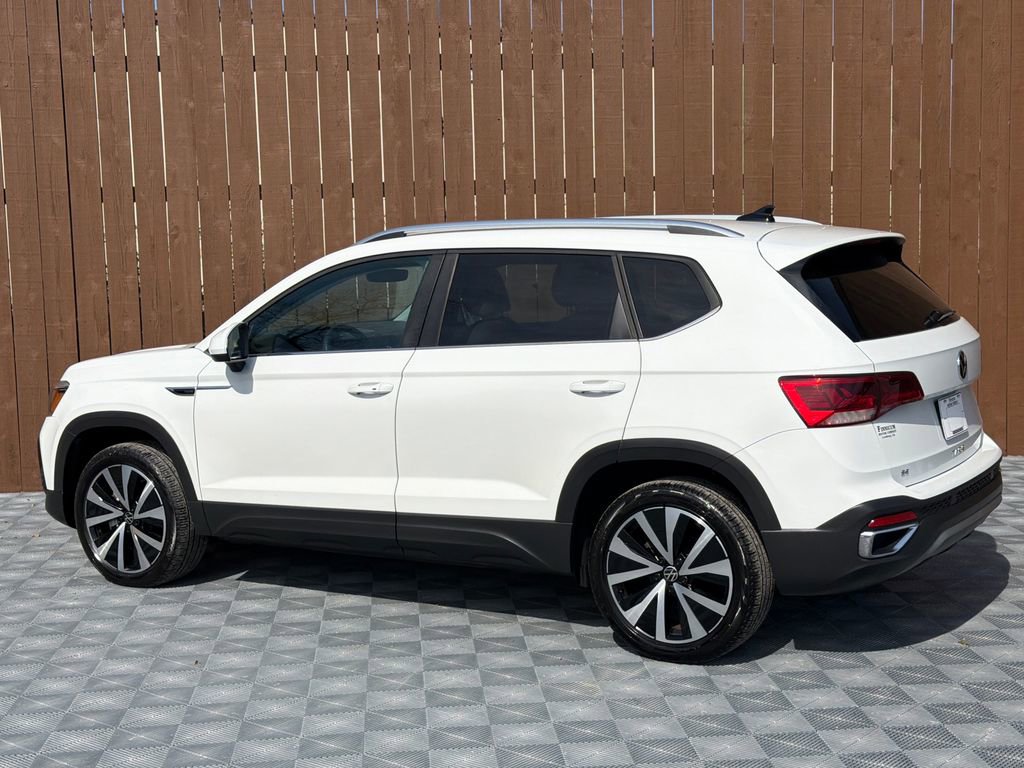 Used 2024 Volkswagen Taos SE w/ MDO Package image 13