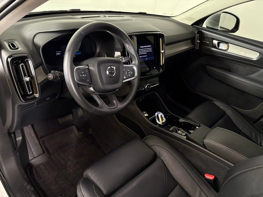 Used 2023 Volvo XC40 B5 Ultimate w/ Protection Package Premier image 17