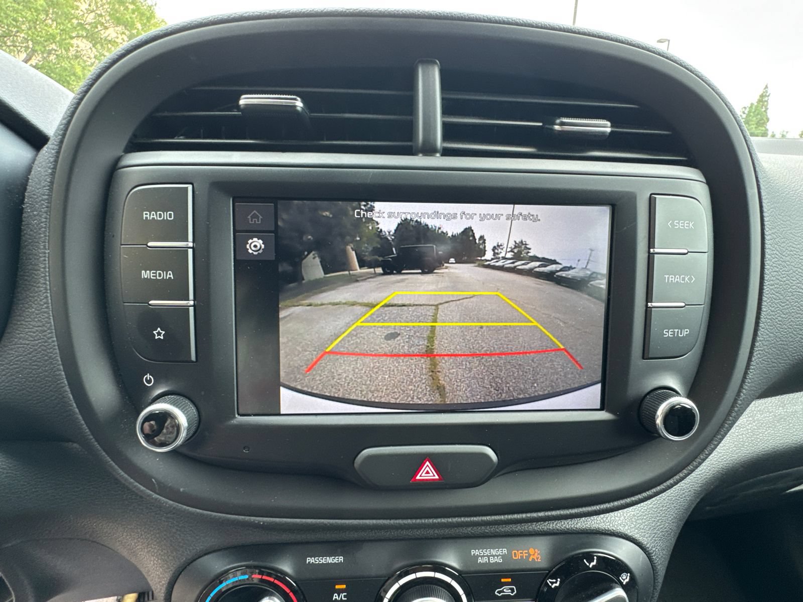 Used 2025 Kia Soul LX w/ LX Technology Package FWD image 28