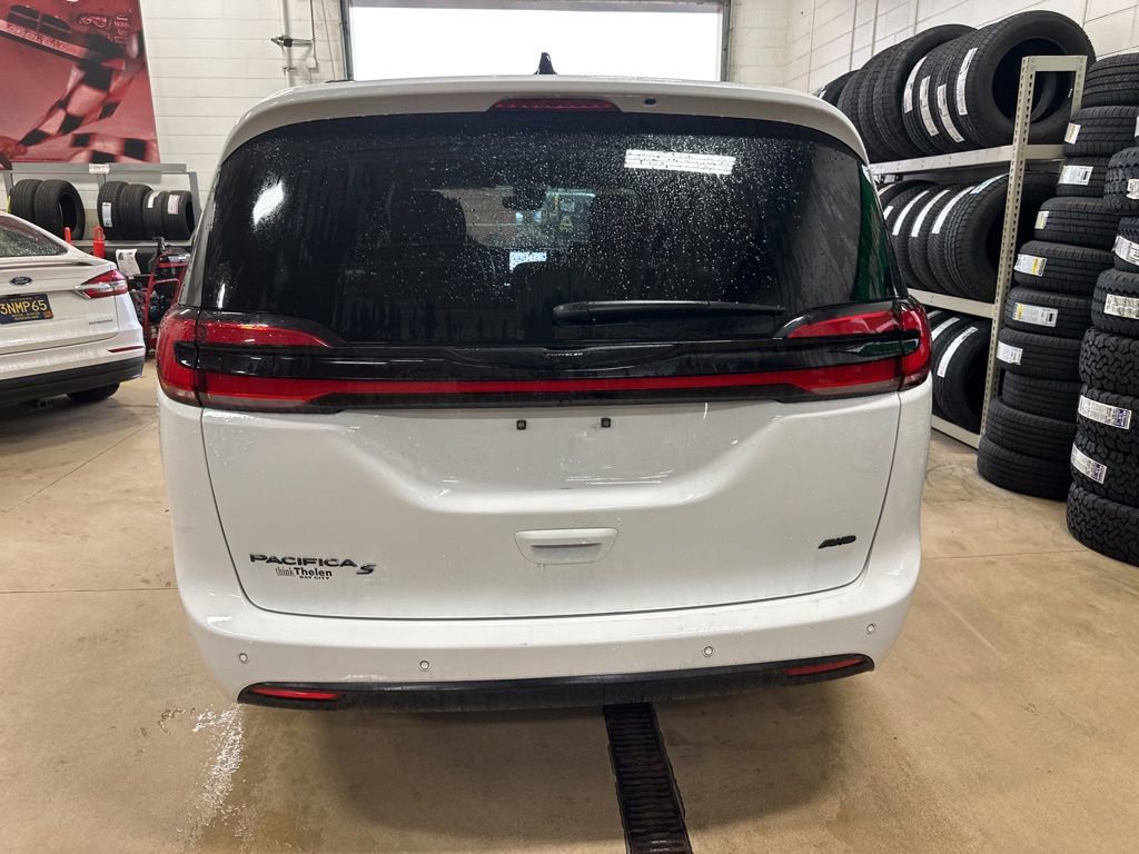 Used 2023 Chrysler Pacifica Touring-L w/ S Appearance Package image 7