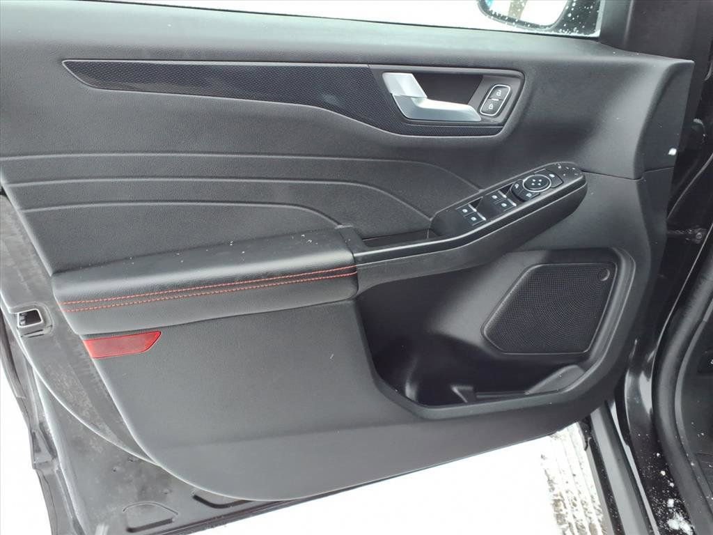 Used 2025 Ford Escape ST-Line Select image 40