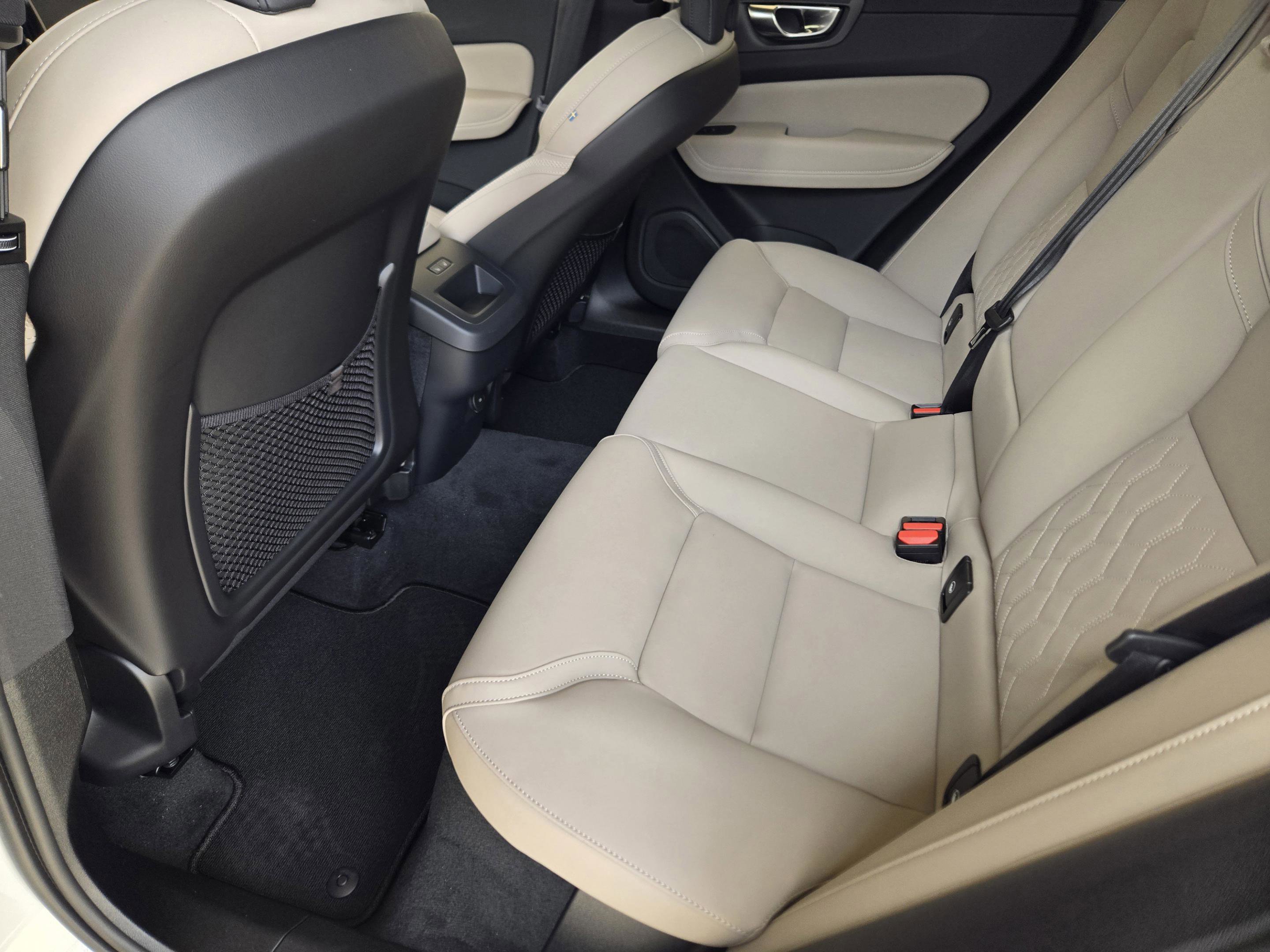 New 2026 Volvo XC60 B5 Plus w/ Protection Package Premier image 27