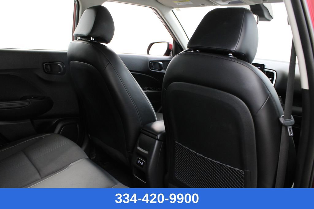 Used 2024 Hyundai Venue Limited image 18