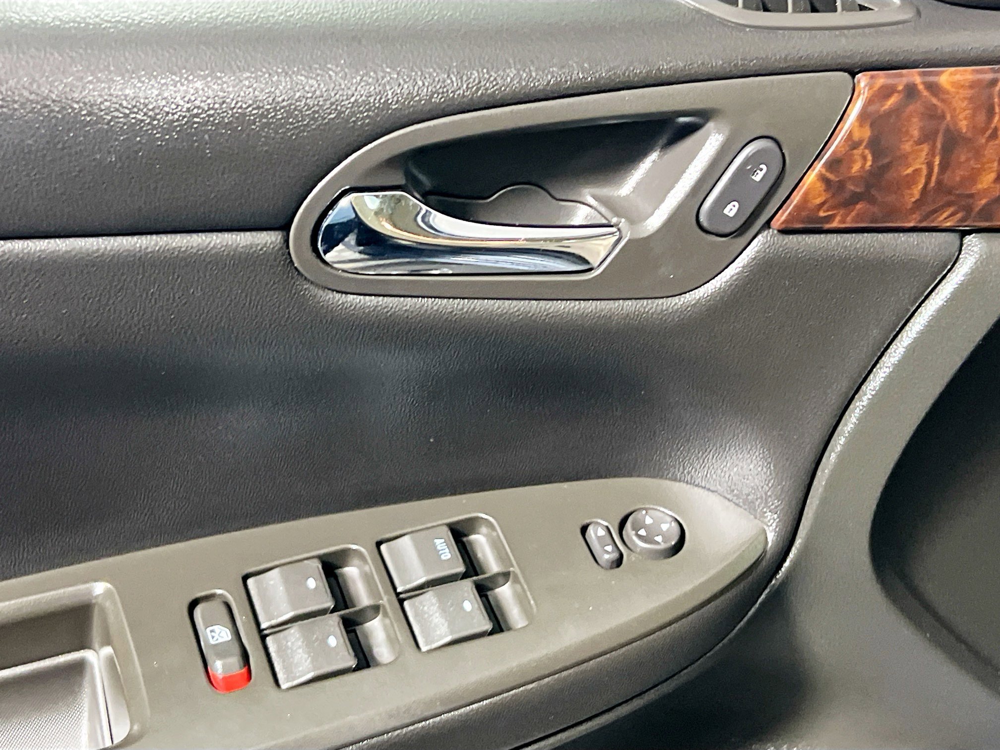 Used 2013 Chevrolet Impala LTZ image 16