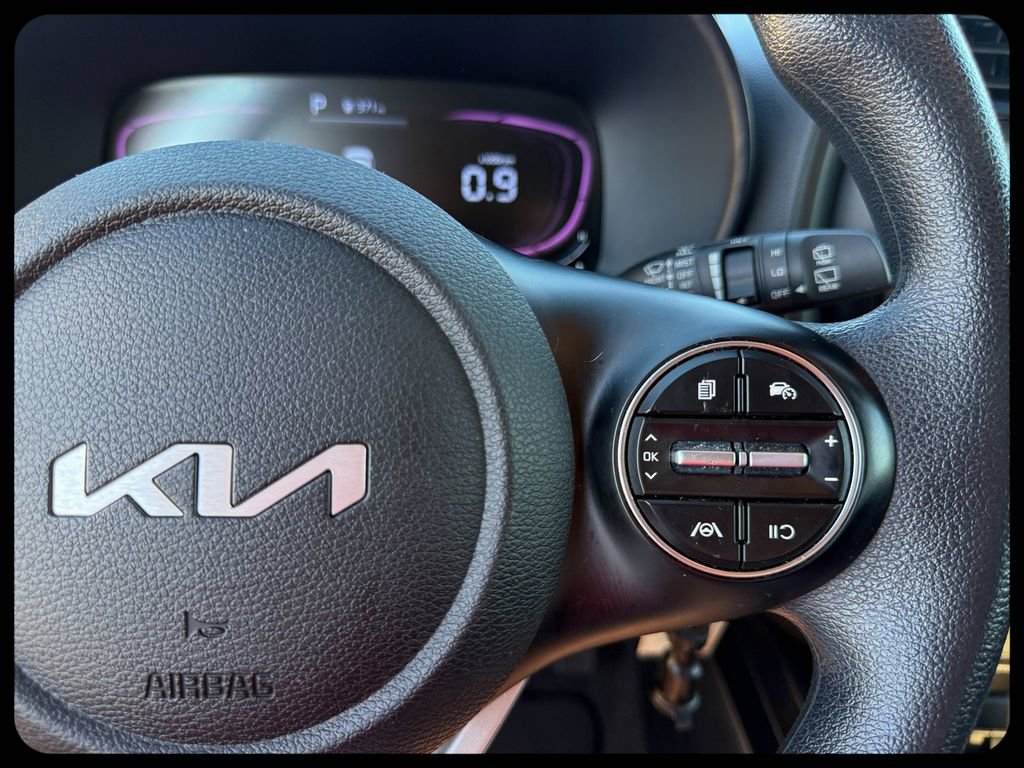 Used 2025 Kia Soul LX w/ LX Technology Package FWD image 28